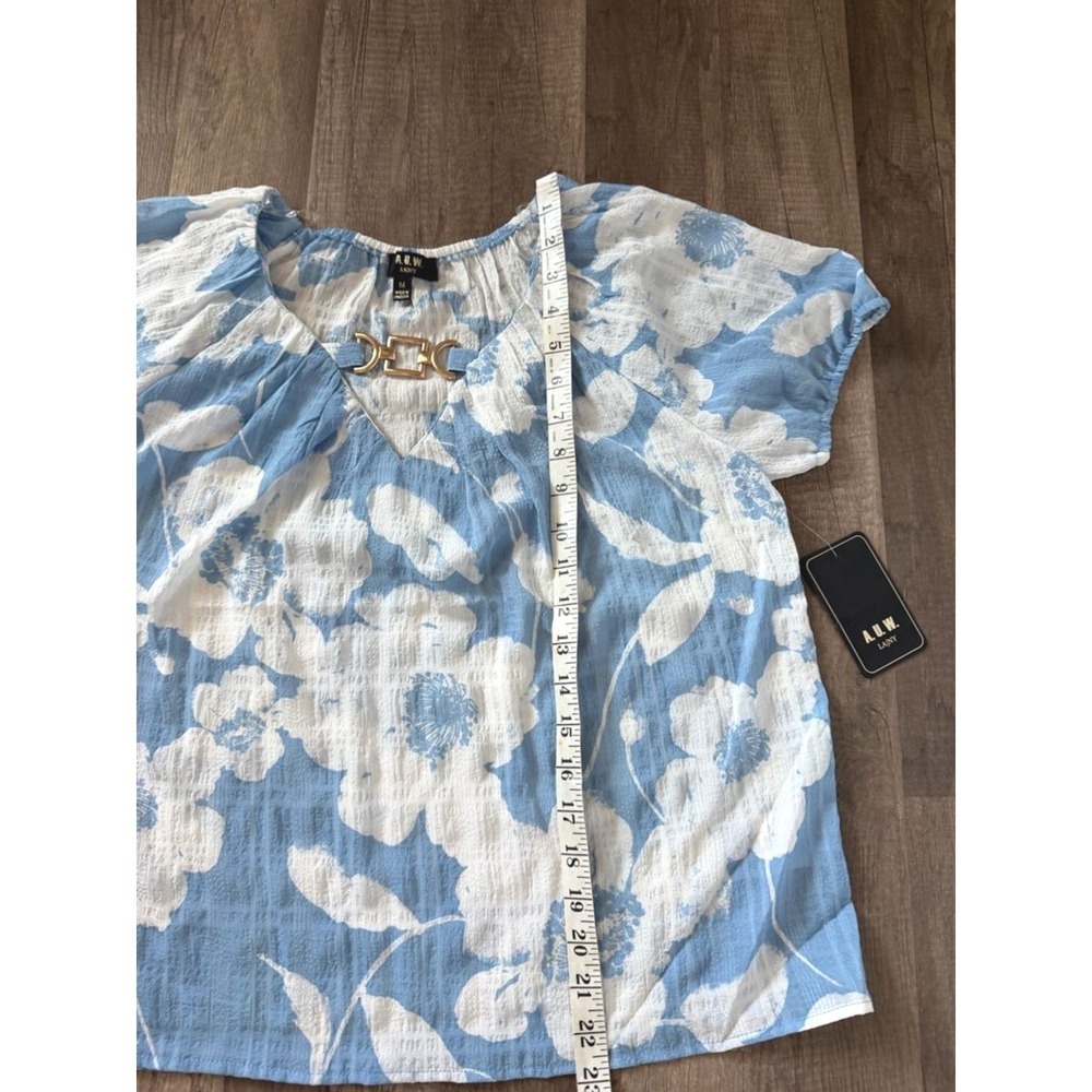 A.U.W. LA/NY Women's Blue White Floral V-Neck Blouse Gold Link Detail Medium NEW - Picture 11 of 12